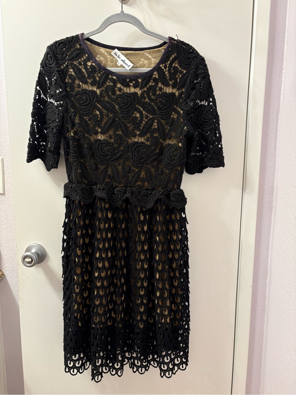 To Be Adorned Large Rose Lace Dress Excellent Condition